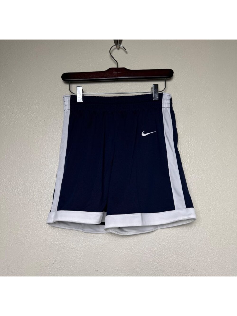 NWT Nike Women's BasketBall Shorts Navy/White Trim Sz XS